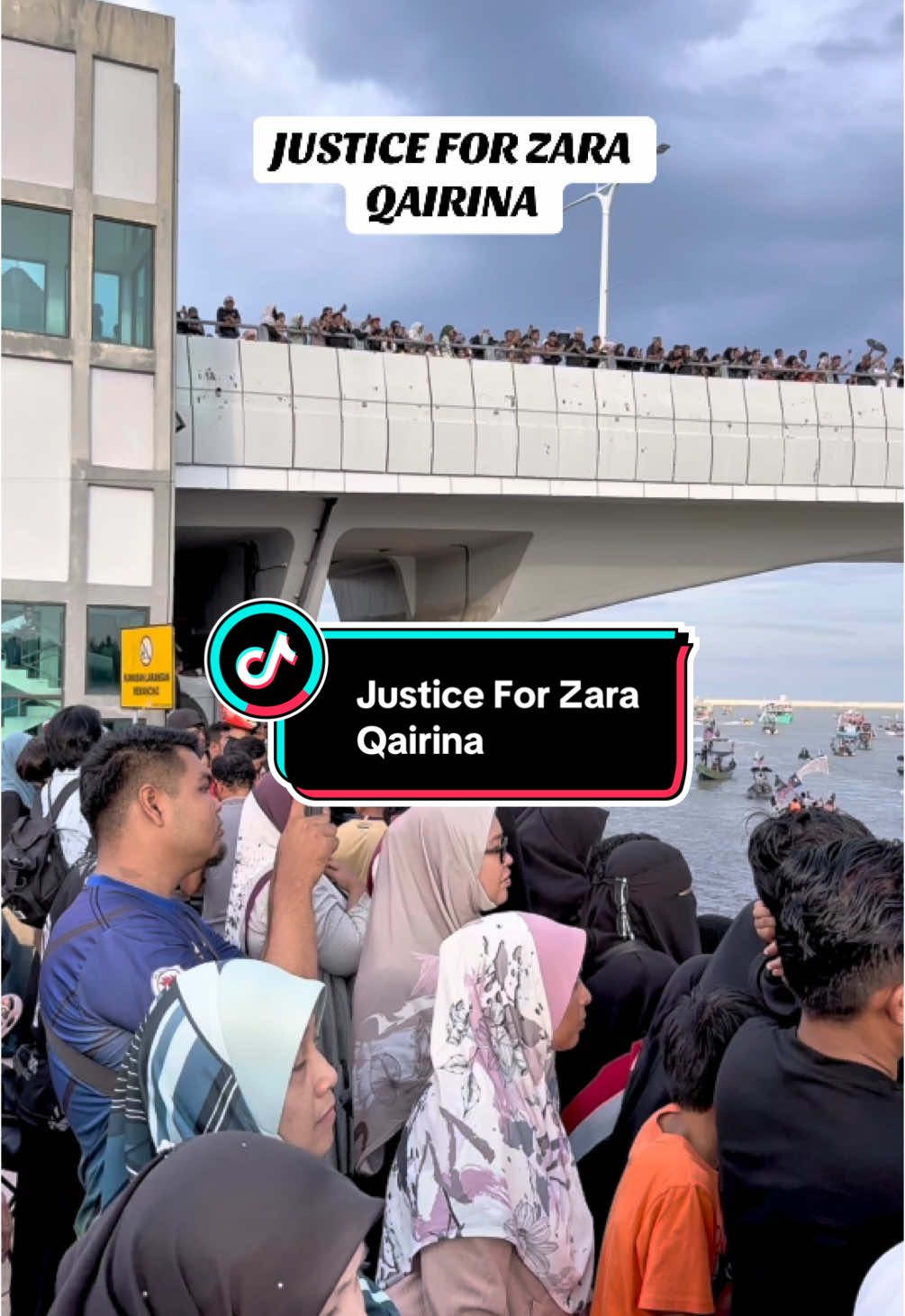 Walaupun negeri kami x semaju negeri lain tp kami bangga menjadi rakyat Terengganu yg bersatu hati dan baik budi pekerti…#justiceforzaraqairina #terengganu #fyp 