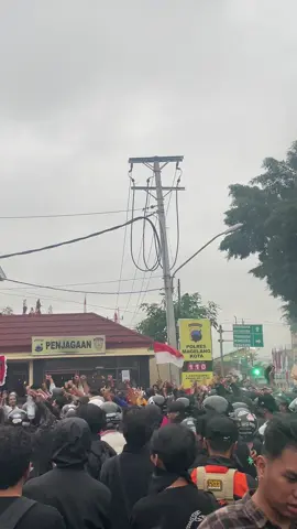 demo chaos depan polresta magelang oleh masyarakat dan ojol #demo #polrestamagelang #ojolviral #magelang #dpr 