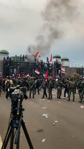 Demo DPR semoga aman terkendali ga ada korban #dpr #demo #ojol  #tni #polri
