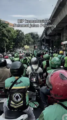 Turut berduka cita sedalam-dalamnya untuk rekan ojol yang gugur saat bertugas di tengah situasi demo DPR. Semoga keluarga diberi ketabahan, dan almarhum mendapat tempat terbaik di sisi-Nya. #SolidaritasTanpaBatas #demodpr2025 