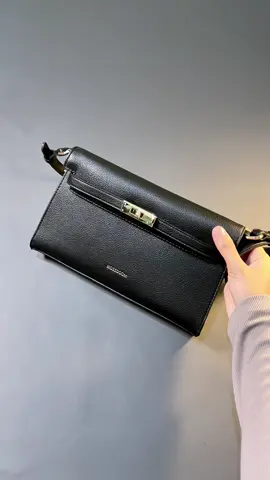 Cakep 🖤✨#mossdoom #mossdoombag #mossdoomshoulderbag #taswanita #tasselempangwanita 
