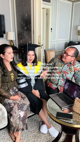 Grateful for my parents who gave me everything good in life, yet still taught me contentment and gratitude for what we have 🤍