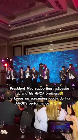 all out ang support ni President Mac para sa AHOF, mauuna pa nga ata siyang maubusan ng boses kakatili baka bukas wala na siyang boses naubos na ngayong araw🤭😅😂 thank you AHOF President Mac for supporting AHOF and credit to the vids. @macsirii  #AHOF #아홉 #ahofinmanila #AHFOT9 #ahof_official 