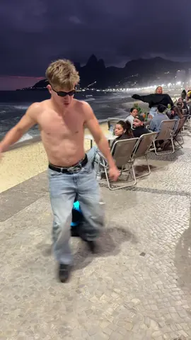 Oh no… 🤕 #tanzen #obamahavedih #riodejaneiro #backflip #fyp 