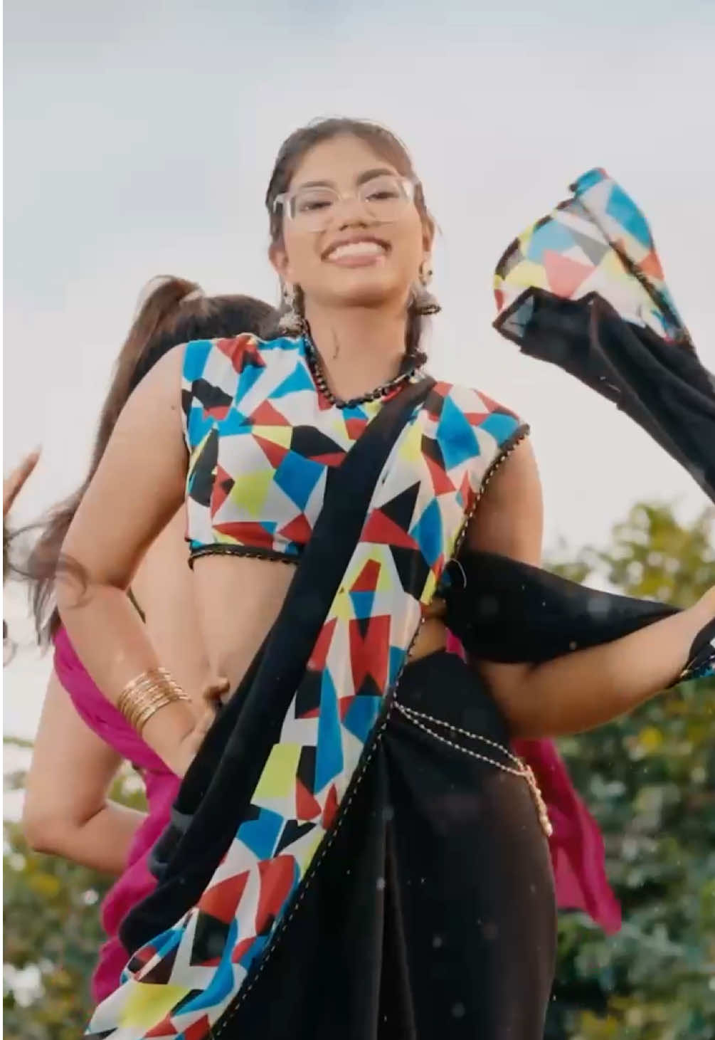 රෝස 🌹 කැලේ හොර OutNow 🔥  දැනම මගේ YouTube Channel එකෙන් Full Song එක බලන්න ❤  @Lasitha Jayaneththi  @DilShan L Silva @Teev Dance School @charukadushyantha  #fyp #fypviralシ #viral #rosakalehora #behansijay 