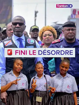 Le ministre provincial des Transports, Bob Amisso Yoka, a lancé une campagne de sensibilisation au civisme routier. Objectif : mettre fin au désordre routier, améliorer la circulation et organiser les transports publics avant la rentrée scolaire. #Kinshasa #RDC #Congolais #Embouteillages #tontond 