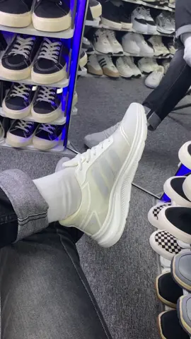 Rekomendasi sepatu cowok keren dari brand Keeping #keeping #sneakers #sepatusneakers #sepatucowok #sneakerscowok 