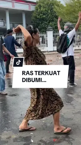 Ras Terkuat di Bumi turun kejalan.. #emakemak #daster #rasterkuatdibumi #demobubarkandpr 