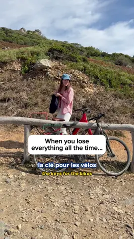 Do you “lose” your things… only to find them in your pocket two seconds later? Happens to me all the time—Cris deserves a medal for her patience 😅 🇫🇷 Let’s make a French lesson out of my forgetfulness: - Perdre = to lose / J’ai perdu = I lost - Oublier = to forget / J’ai oublié = I forgot - Où sont mes clés ? = Where are my keys? - Trouver = to find / Je [ne] les trouve pas ! = I can’t find them! French won’t magically return your keys… but at least you’ll sound fluent while panicking 😂 📚 Want to dive deeper? Head to my link in bio for my French guides!