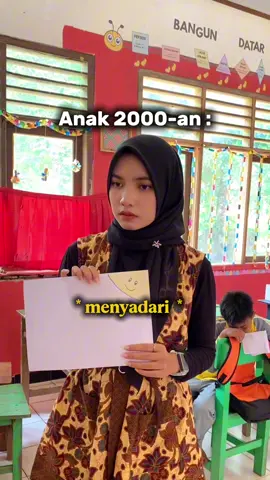 Kalian tim bikin matahari di pojok apa di tengah? . . . #guru #gurutiktok #siswa 