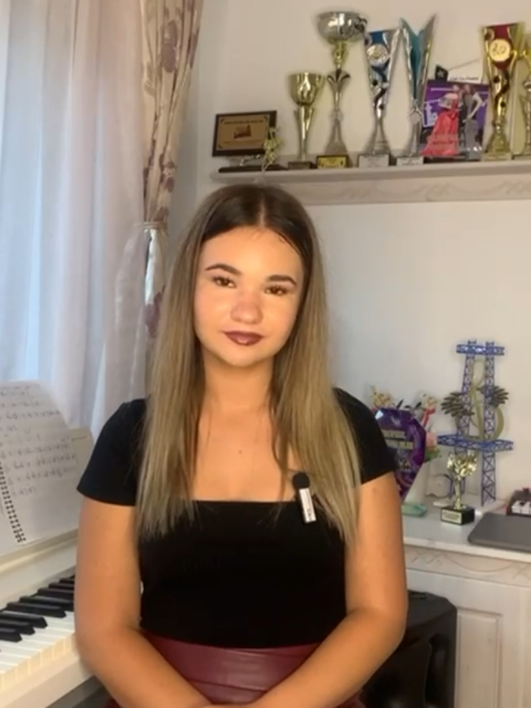Cristiana Damian, castigatoarea Marelui Trofeu MAMAIA 2025. Tânăra artistă ne-a povestit experiența ei de la Mamaia, cum a fost colaborarea ei cu Adrian Daminescu şi ce a simțit pe scenă. #mamaia #cristianadamian 