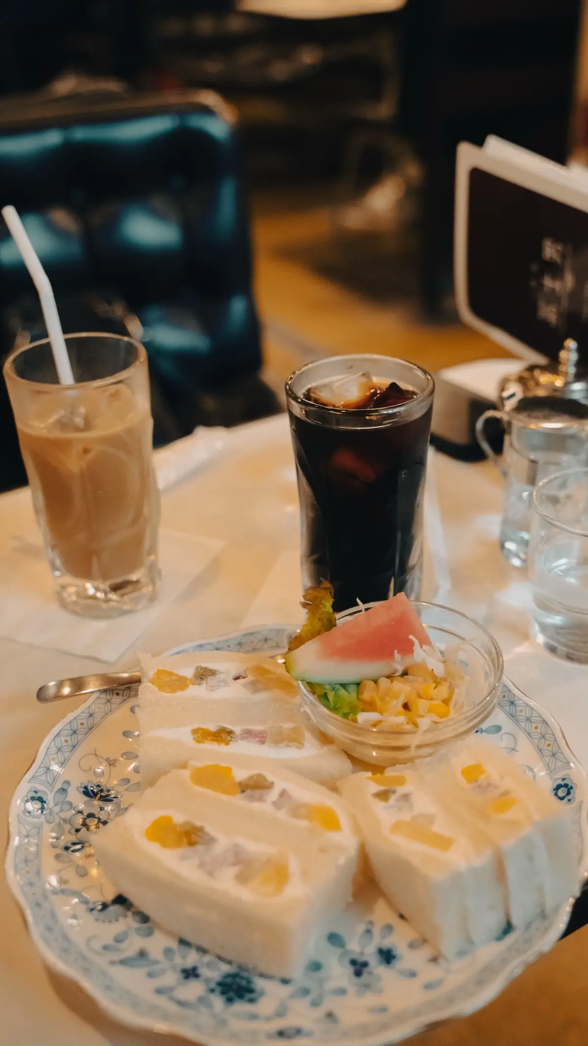 📍珈琲 冨士男 朝からこの贅沢なフルーツサンドを食べるために早起きして喫茶店へ☕️ タイムスリップしたようなレトロで落ち着いた空間で食べるモーニング、絶対リピしたいと思った🍮 長崎素敵な場所すぎて、今すぐにでもまた行きたい。 《珈琲 冨士男》 〒850-0831  ✔長崎県長崎市鍛冶屋町2-12 ✔9:00-17:00(木曜定休)  #長崎旅行  #長崎カフェ  #珈琲冨士男  #喫茶店
