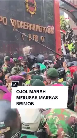 OJOL MURKA MERUSAK MARKAS BRIMOB KWITANG!!! #TNI #bersama #rakyat #ojol #acab #bubarkanpolri #polisi #brimob 