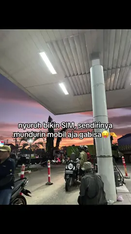 Dah tau nabrak org,bukannya mundur malah dilanjutin maju buat ngelindes! #polisipembunuhrakyat #ripinpeace #ripdemokrasi #demodpr 