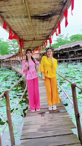 Mấy bà xem MV mới của 2 bà Linh Vy chưa nạ 😝 @Tường Vyy ( Vê Vê )  🎤 EM CHƯA MUỐN LẤY CHỒNG  Trình bày : Linh Barbie - Tường Vy Sáng tác : @ĐẠT MAX  #Linhbarbie  #linhvyyofficial 