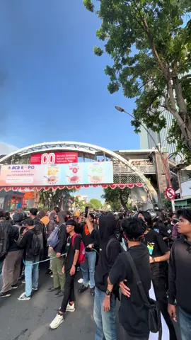 🚨🚨SURABAYA HARI INI🚨🚨  Dari Rakyat Untuk Rakyat. ✊🏻 #demo #acab #1312 #surabayaterkini #mahasiswa 