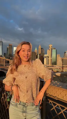 Stillll dreaminggg 🥺🗽🇺🇸🌎 #brooklynbridge #newyork #sunrise #martinemaureen #traveltiktok 