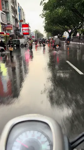 sudirman after rain🫧 #pekanbaru #fyp #sudirman #riau #fyppppppppppppppppppppppp 