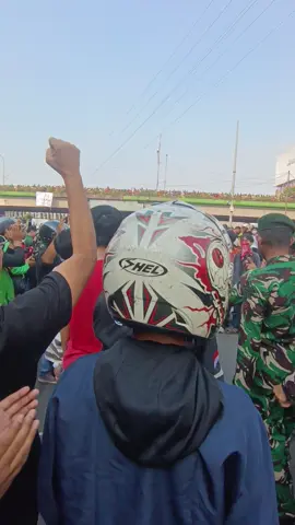 terimakasih kepada bapak TNI  #ojolseindonesia #polisiindonesia #ojol #polisi #pasarsenen #jakarta 