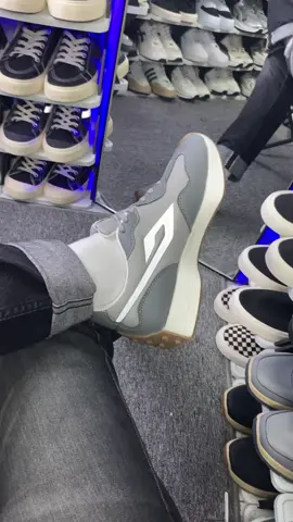 Rekomendasi sepatu cowok keren dari brand Bissot #bissot #sneakers #sepatusneakers #sepatucowok #sneakerscowok 