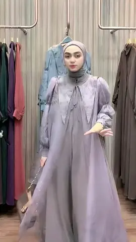 Alhena Gamis Set Hijab LD 120 cm, panjang 143 cm. Bahan Ceruty Armany Baby Doll mix Organza Motif. Sudah full furing menggunakan bahan Hyget. Busui friendly, ada ritsleting aktif di bagian depan. Wudhu friendly, bagian pergelangan tangan menggunakan kancing aktif. Sudah satu set dengan hijab model segiempat ukuran standar 110 x 110 cm Alhena Gamis Set Hijab ini merupakan salah satu produk gamis set hijab dari Aisyalina. Gamis ini memiliki looks yang benar-benar cantik, simple elegan mewah. Aisyalina memberikan cutting-an menyerupai gamis set outer, akan tetapi sudah terjahit menyatu, tidak bisa lepas pasang. Kemudian pada bagian leher, Aisyalina menambahkan aksen kerah beserta pita yang semakin menambah kecantikan Alhena Dress ini. Gamis dress seperti ini bisa dipakai oleh segala usia mulai remaja hingga orang tua, warna-warna yang dihadirkan merupakan warna-warna yang soft. Gamis Alhena ini juga bisa dipakai di segala kegiatan, bisa untuk pengajian atau majelisan, bisa untuk kondangan, seragaman, bahkan untuk acara jalan-jalan santai sekalipun gamis ini tetap cocok dan tentunya nyaman dipakai. Stock tidak banyak, jika menghendaki silahkan boleh langsung di check out ya Bunda 🙏🤗  #gamis #gamisalhena #alhenagamissethijab #alhenagamisdress #alhenadress #alhenasetdress #gamissethijab #alhenagamis #gamiskekinian #gamiselegan #gamiscantik #gamissimpleelegan #gamismurah #abayastyle #abayagirls #abayafashion #cod #fashionmuslim #fashionmuslimah #masukberanda #geraisandangan 