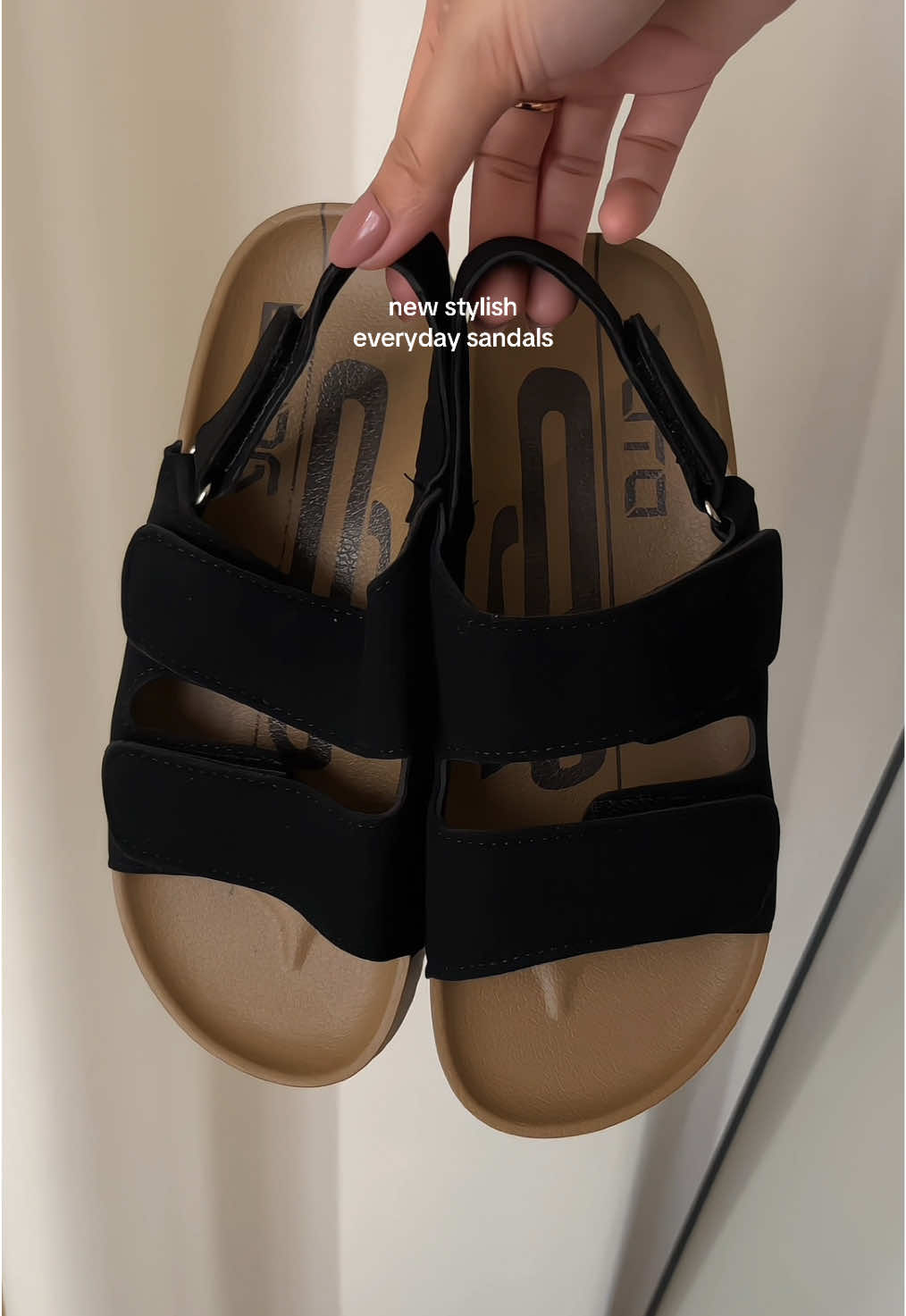 new go-to sandals #sandals #sandalsforwomen #slippersforwomen #yotosandals 
