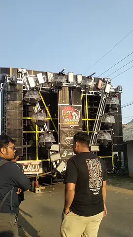 njalu²#soundviral #soundsystem #karnavalsoundsystem #sinarjagoaudio @winers.ye 