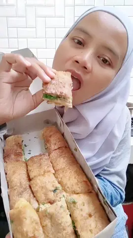 lagi asyik JJS , nalah salfok kepengen order martabak Pecenongan 78 #PestaMakanMerdeka #17anBersamaRameWithMEAGo #MeaGo #GoalsCreatorChallange2 #MartabakPecenongan78