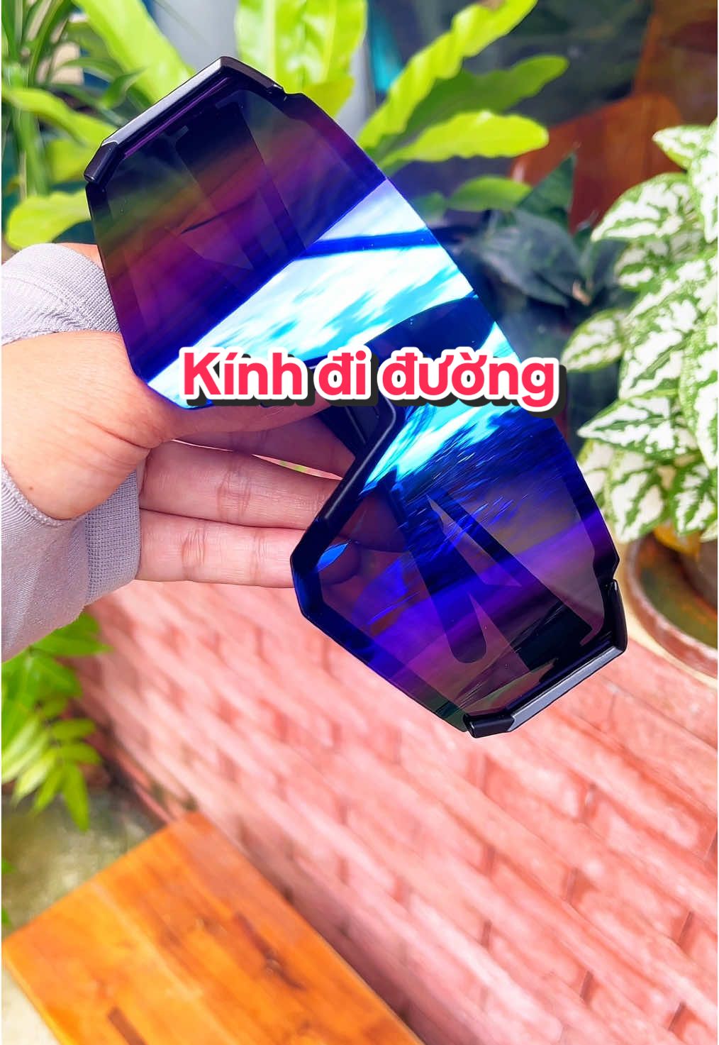 Kính râm mang đi đường đúng là chân ai nhé.#phukienthoitrang #kinhthoitrang #kinhdiduong 