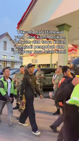 TNI hadi untuk rakyat di tengah hiruk pikuk yang terjadi….. tidak ada hal yg istimewa yang bisa kami berikan. Kami berasal dari rakyat dan akan kembali ke rakyat #tniindonesia🇮🇩 #demo #tni #fyp #tniuntukrakyat 