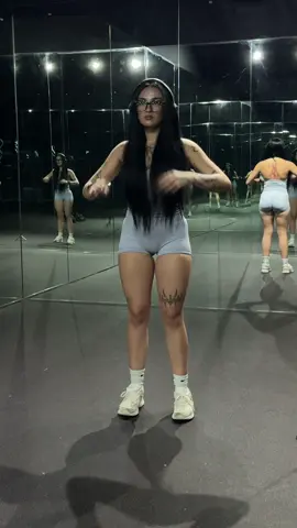 Here’s my enjoying my long hair #gymgirl #gym #Fitness 