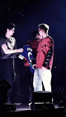 Evan อาการมันเป็นยังไง ไหนบอกแม่สิ 🤭  #heehoon #heeseunghoon 