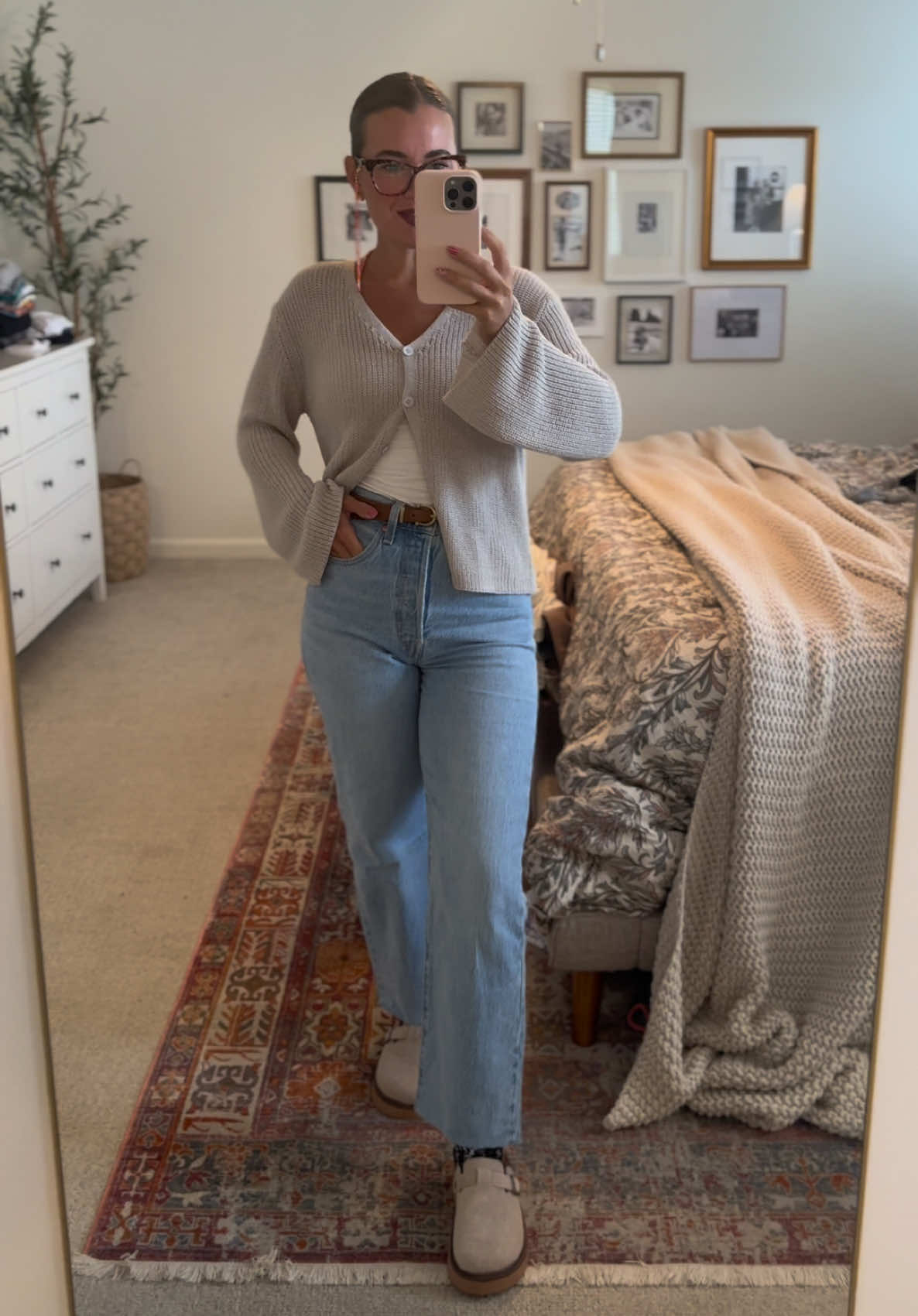 This cardigan is quickly becoming one of my favorites 🥰 grab it for your fall wardrobe!!  #falltrends #falloutfits #momstyleoutfits #falltransitionoutfit #fallootd 