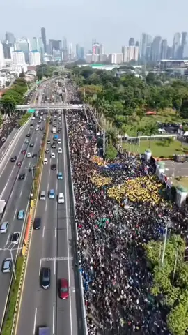 Jakarta, CNBC Indonesia - Demonstrasi baru kemungkinan terjadi kembali di Jakarta hari ini, Jumat (29/8/2025). Seruan aksi kini dilakukan mahasiswa Universitas Indonesia (UI), dengan titik Polda Metro Jaya. 