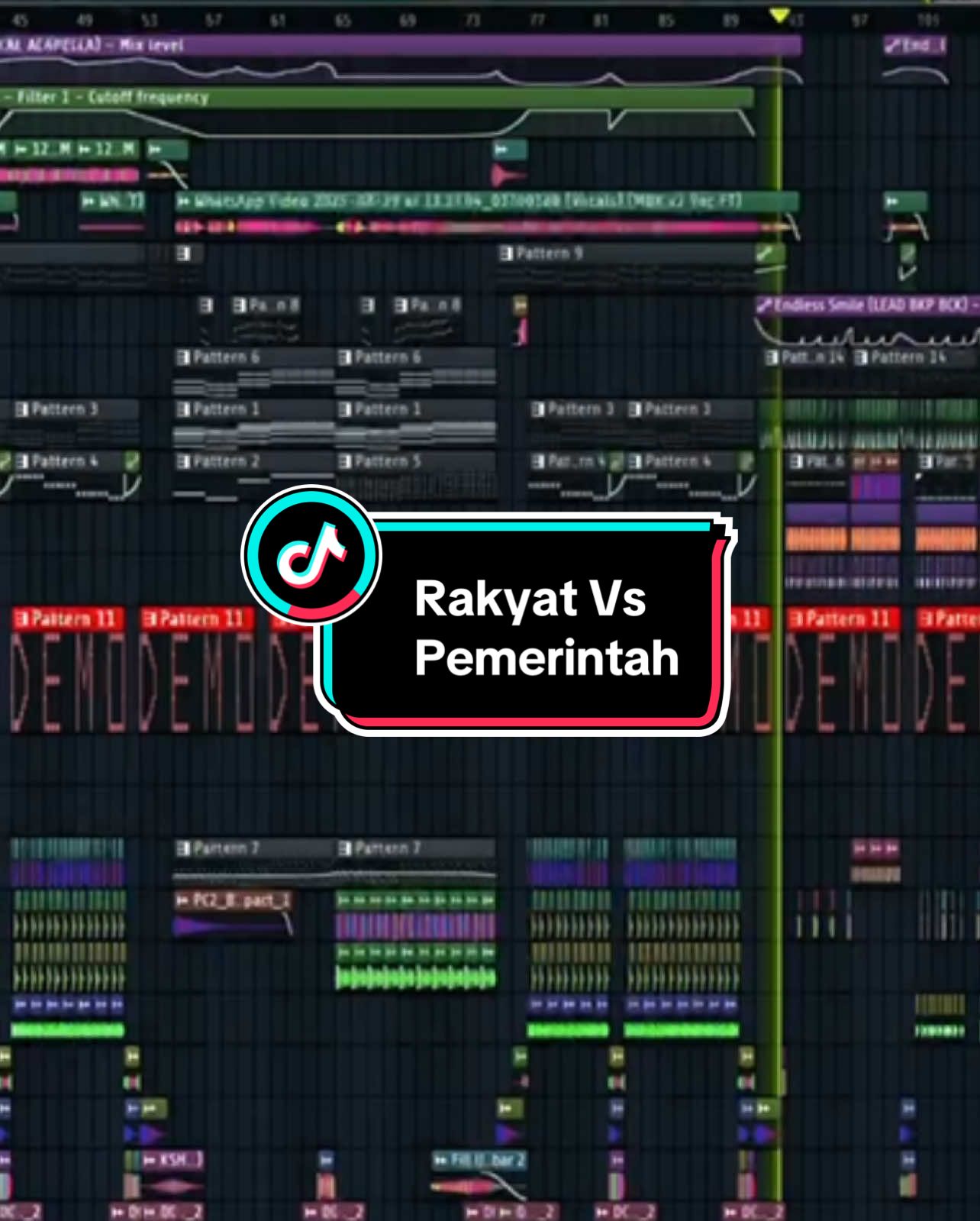 Rakyat Vs Pemerintah (RJ Algree) Lirik: Israel iran tukar serangan India pakistan bakar perbatasan Kamboja thailand rebut wilayah Bom dan peluru jadi sejarah Disini lain ceritanya Rakyat miskin lawan kuasanya Bukan asing yang menjajah kita Tapi politis peras negerinya Mereka perang demi bendera Kita perang demi biaya Mereka rebut tanah sengketa Kita rebutan hak seadanya Negara lain perang senjata Negeri ini perang kuasa Rakyat lapar janji dusta Polisi pesta uang negara #fyp #fyppppppppppppppppppppppp #viral #demo #demodpr2025 