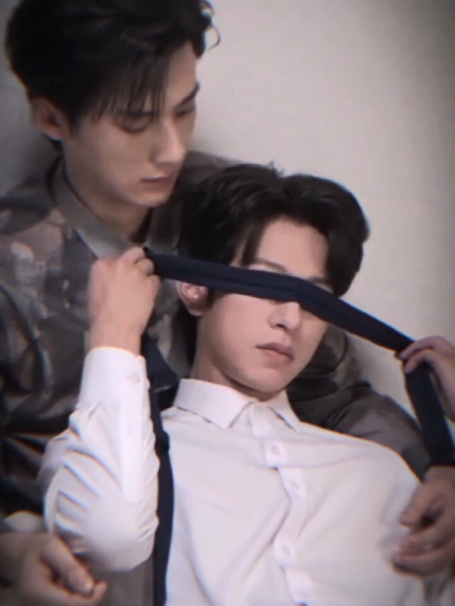 Peien gege kayanya nyaman banget nyender ke dada Jiang Heng yang seluas Samudra😂 gantian yu ge aku juga mau haha #Desiretheseries #oceanjiang #lipeien #shenwenlang #gaotu 