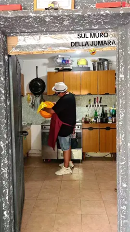 @SUL CIGLIO DELLA MURAGLIA 