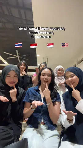 Different roots, one vibe 🤝 majulah singapura @LycheeCo @Asma @zahidah𐙚 @sol @tanishachell #tiktoksg🇸🇬 #fyp 