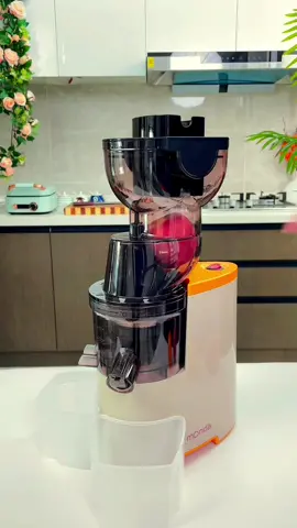 Tired of messy juicing? 😵 This machine is super easy to clean! Pulp container included. No fuss! #juicer #nomess #feshjuice #tiktokmademebuyit#fyp