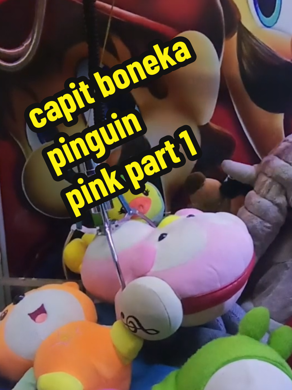 waduhh greget banget, nieh siapa yang minta capit boneka pinguin pink?  #mesincapitboneka #bonekacapit #capitboneka #maincapit #clawmachine 
