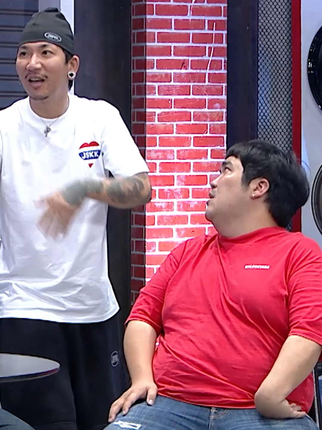 แจ๊ส แจกทริค บอกเคล็ดลับจู๋จี้กับเมีย #ก็มาดิคร้าบ #โจ๊กเกอร์แฟมิลี่ #ตั๊กบริบูรณ์ #บอลเชิญยิ้ม #นุ้ยเชิญยิ้ม #แจ๊สชวนชื่น #หลุยส์ชวนชื่น #workpoint23
