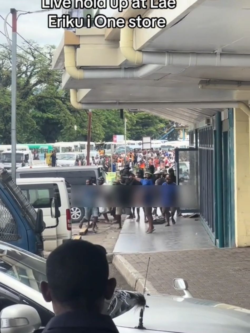 Robbery at Eriku Shop in Lae today. #everyone #pngnews #robbery #pngrobbery #png 