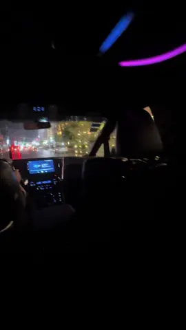 有钱人终成眷属，没钱人亲眼目睹！