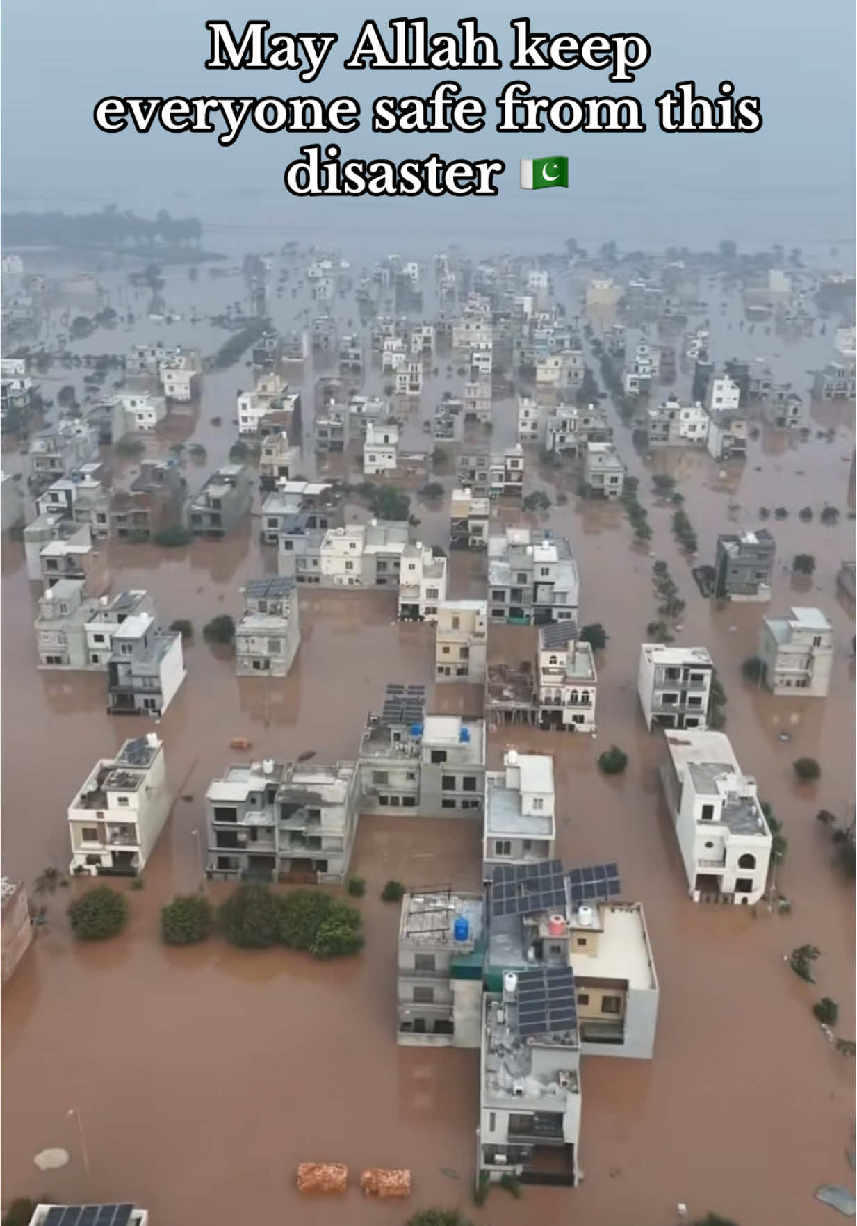 May Allah keep everyone safe from this disaster and grant strength to all those affected. Our prayers are with every family suffering during this difficult time.🇵🇰 #FloodsInPakistan #pakistan #flood #pakistanflood #allah 