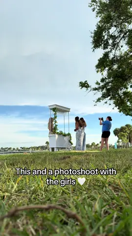 take care of the course, and it will take care of you 🌿🌴 girly photoshoot with some sips! 🥂📸