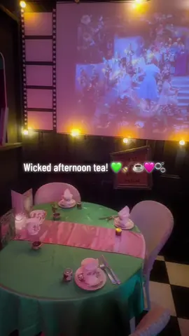 Come with me to a Wicked afternoon tea! 💚🧹🫖🩷🫧 This was the loveliest day 🥹 @Wicked: For Good @Maddogsandenglishmenuk #wicked #elphaba #glinda #foryoupage #fyp 