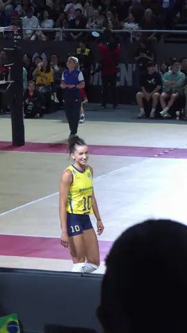 เล่นต่อใจกองเชียร์มาก 😍 #กาบี้ #gabiguimaraes10 #วอลเลย์บอลหญิงชิงแชมป์โลก2025 #volleyball 