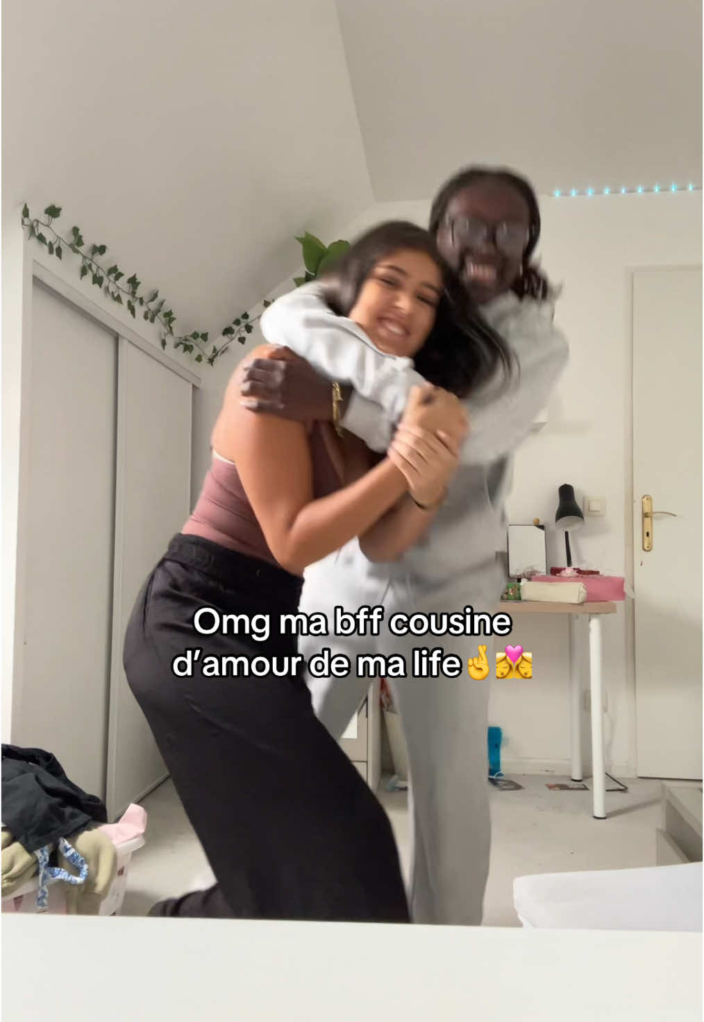La vie être harr mtn qu’elle est plus au lycée 💔💔💔 @Sophia #sophialesang #cousine #bffalvalm 