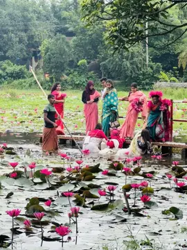 পাশে দাঁড়ানো আপুর হাসি 🤭 #trend #vairal #trending #foryou আমি নিজে যদি পরে যাই আমার হাসতে হাসতে পেট ব্যথা হয়ে যায় 😅😇