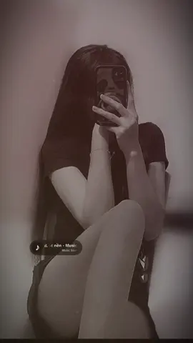 Mỗi người đều có một câu chuyện riêng. Không ai sống mà không phải lo điều gì đó, công việc, sức khoẻ, gia đình, cảm xúc.. Mỗi người đều đang gánh trên vai một phần thế giới của riêng họ. Và ai cũng đang cố gắng theo cách của mình..